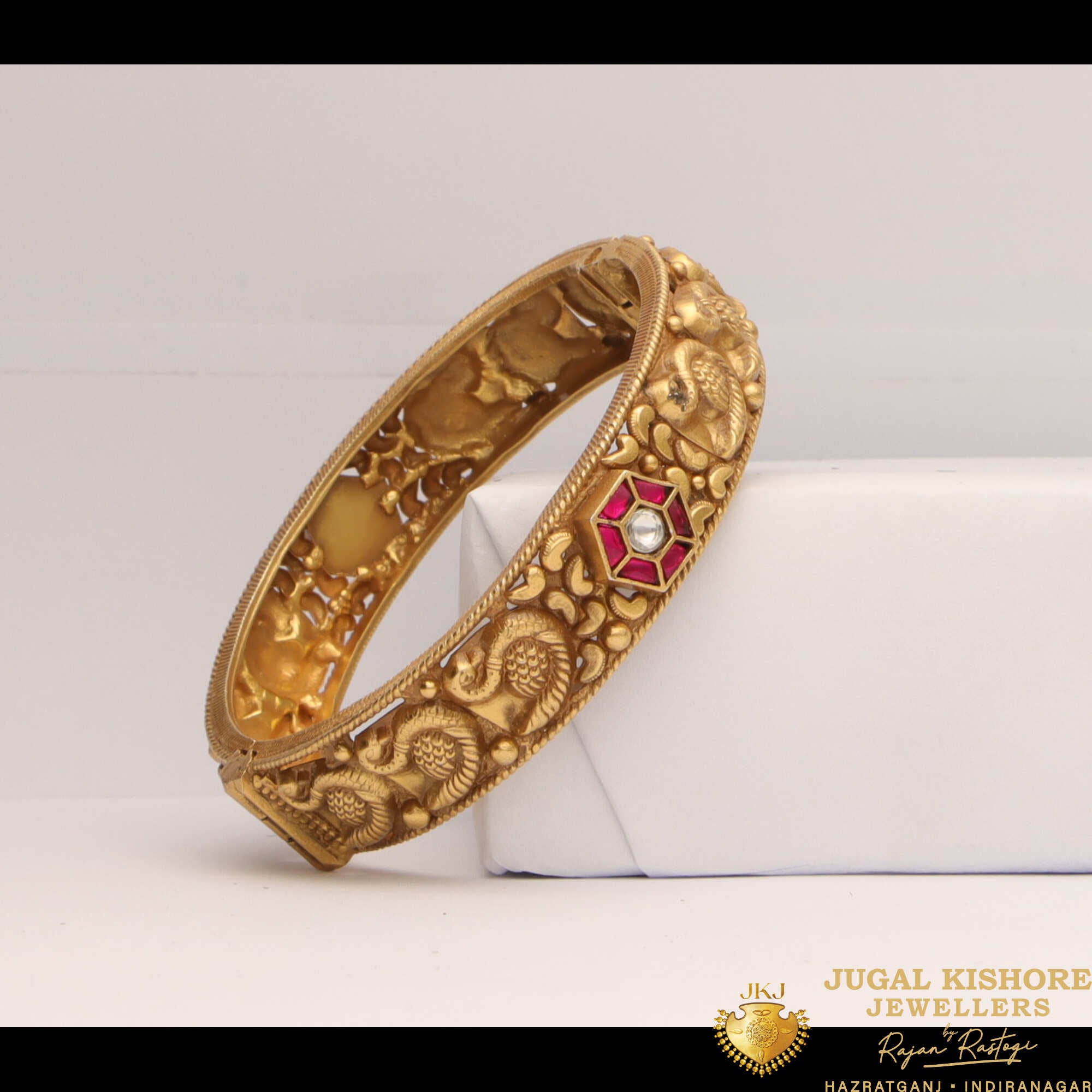 Temple design Bangle