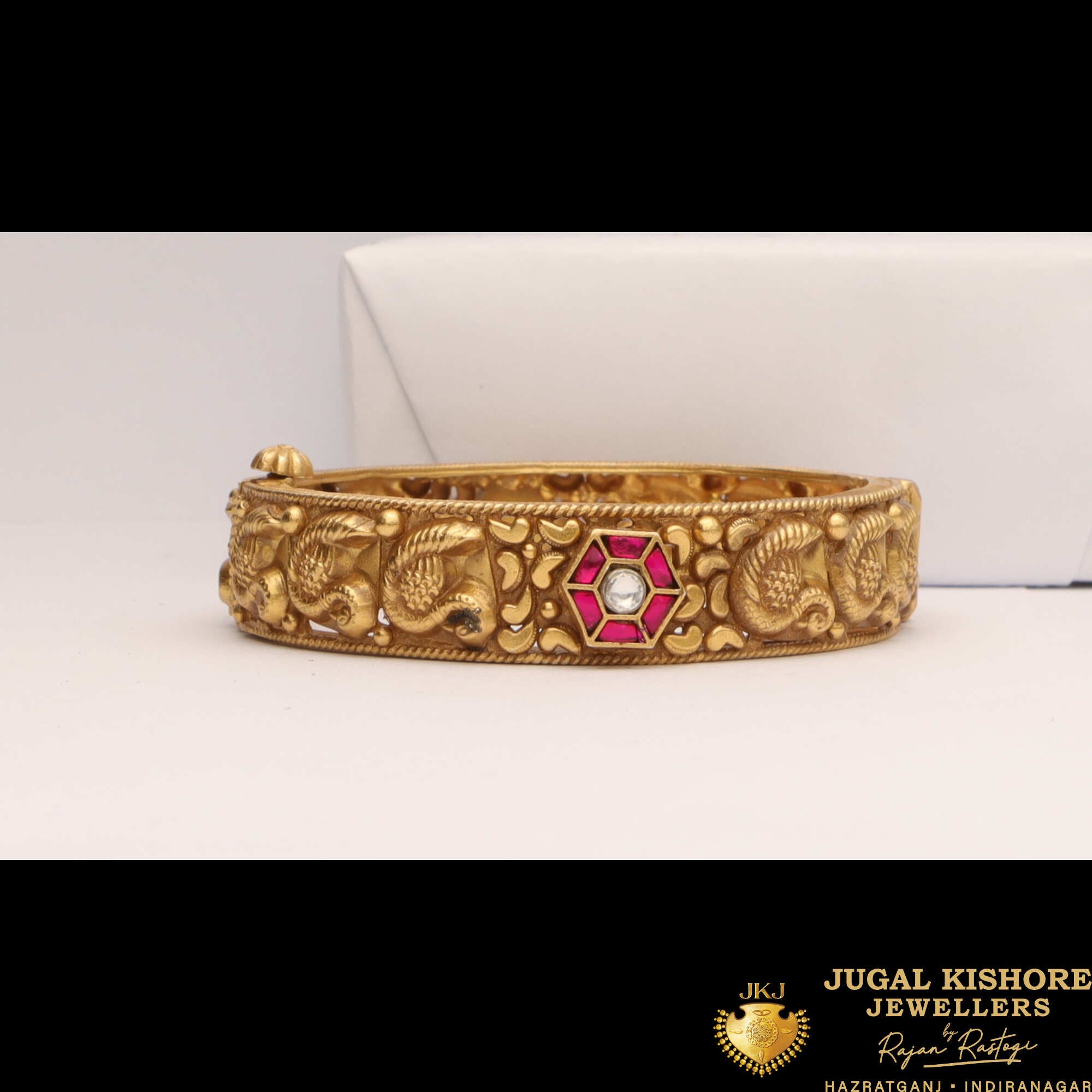 Temple design Bangle
