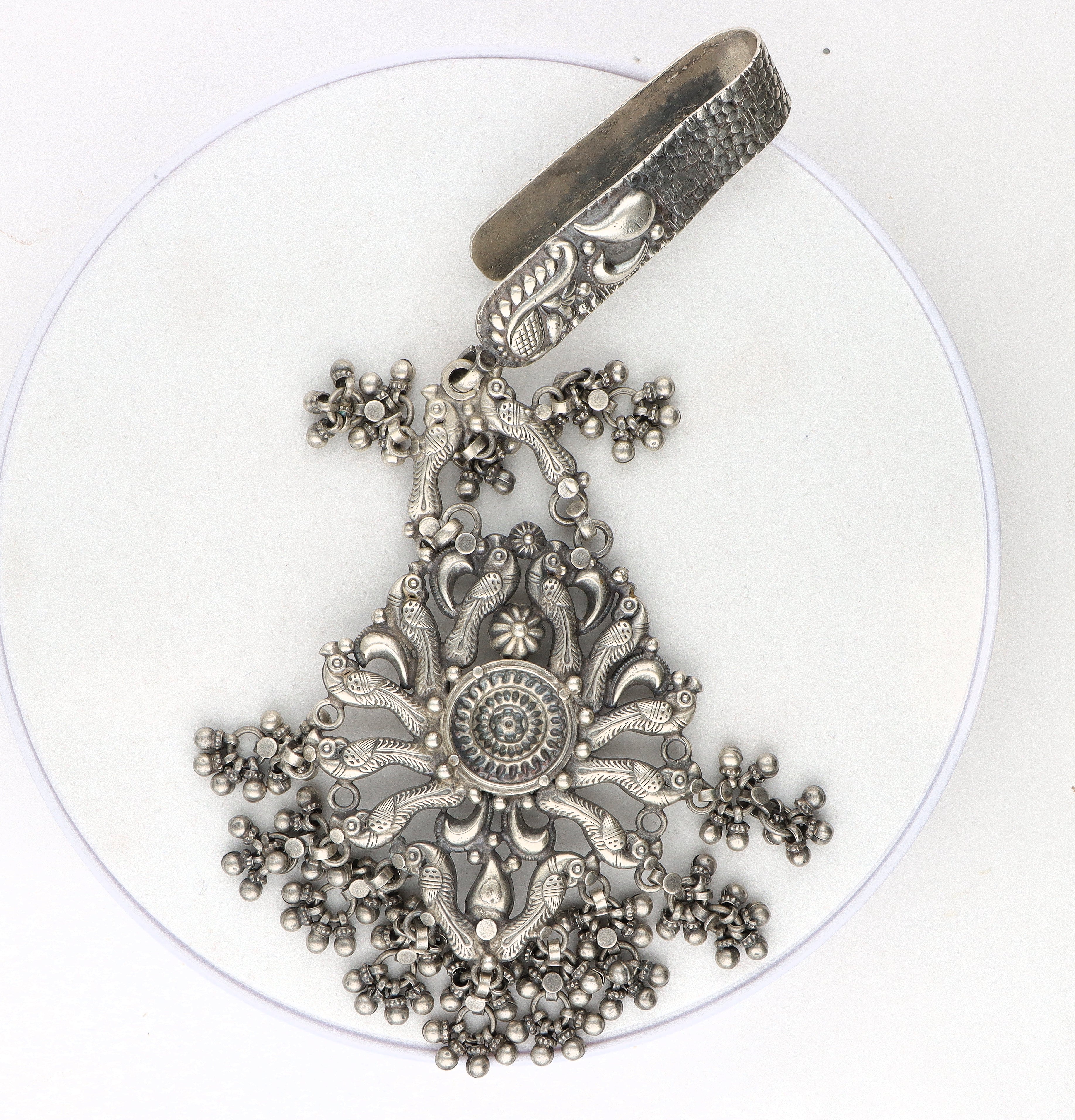 Phenomenal classic art etched peacock keychain