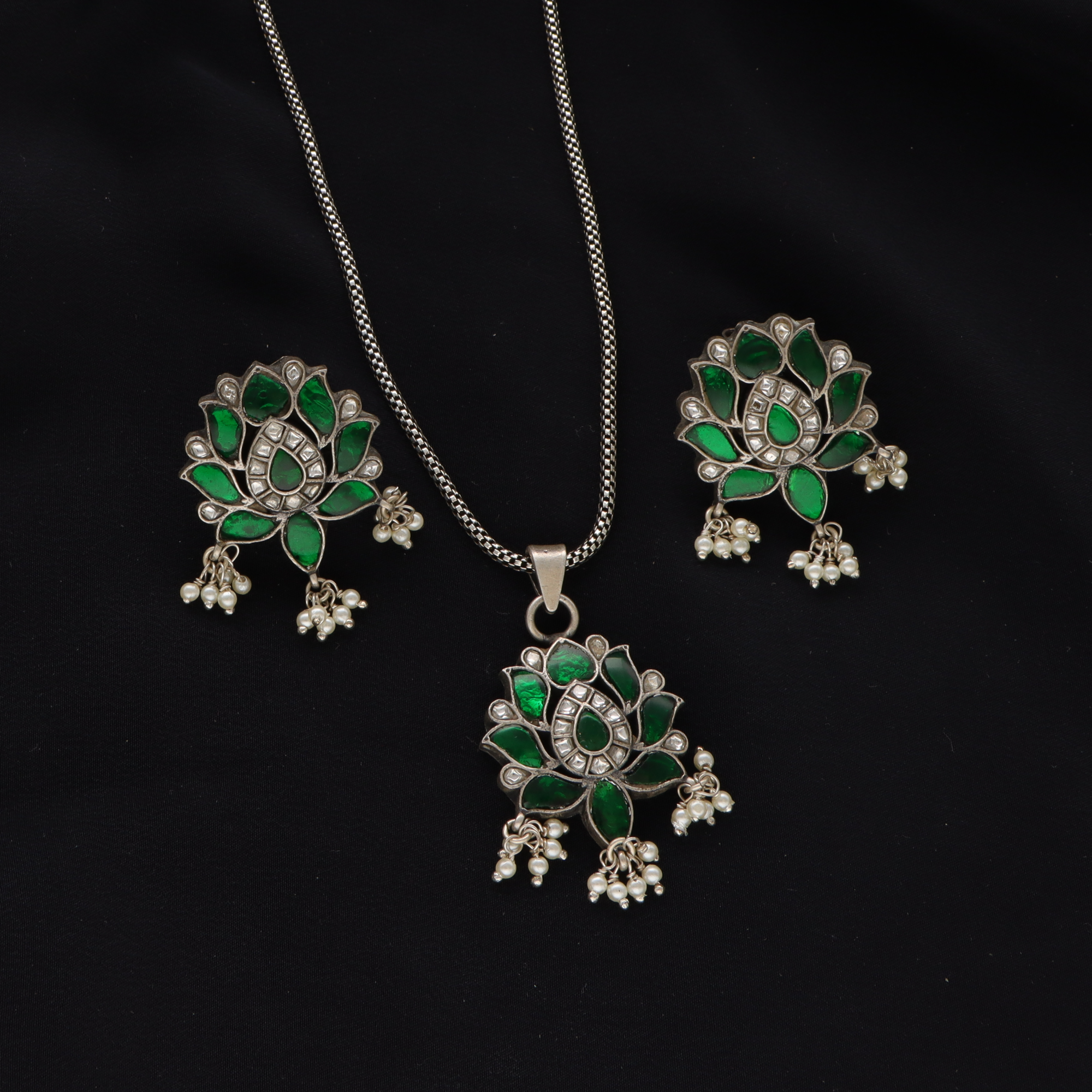 Silver Antique Pendant Set With Ring