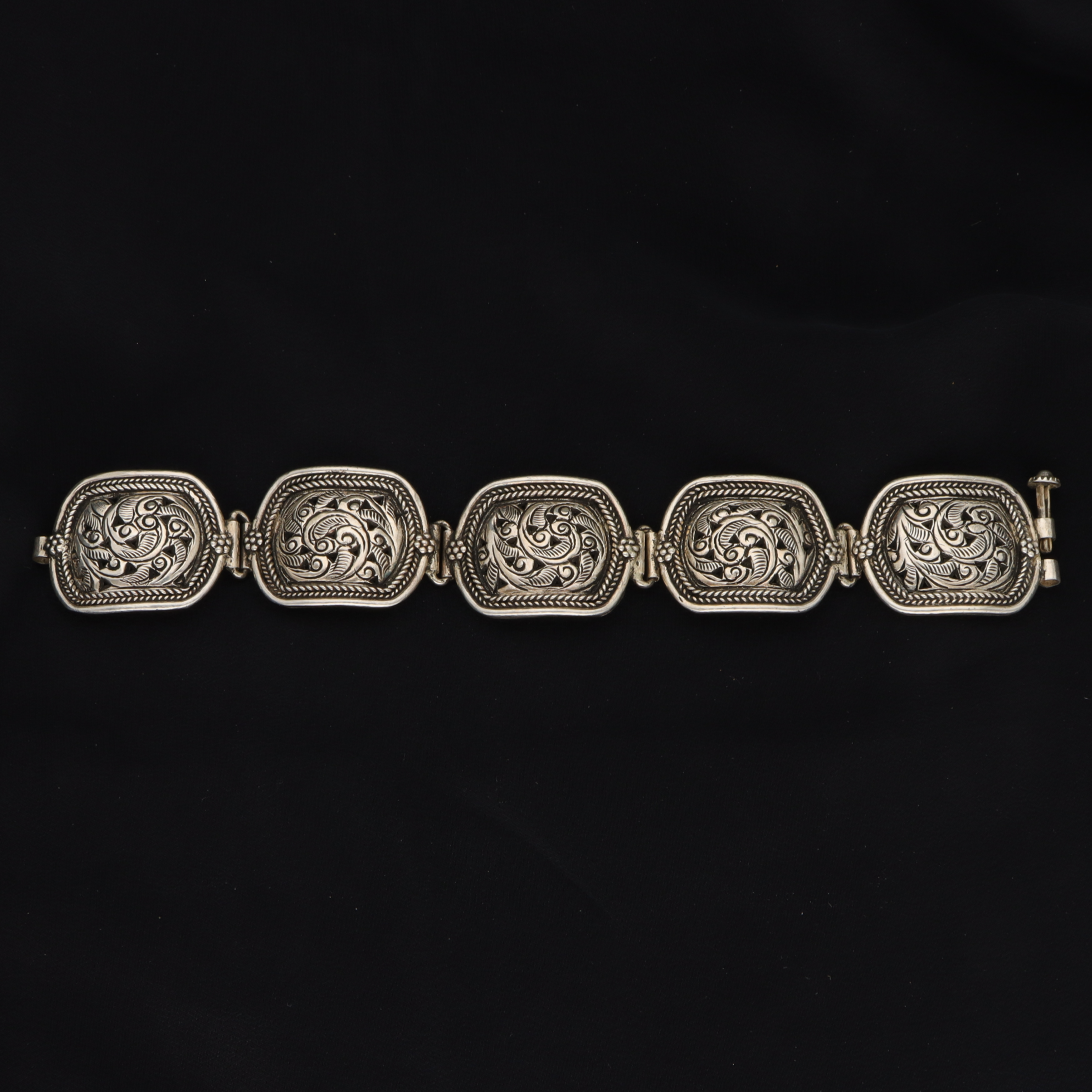 Silver Antique Bracelets 92.5%