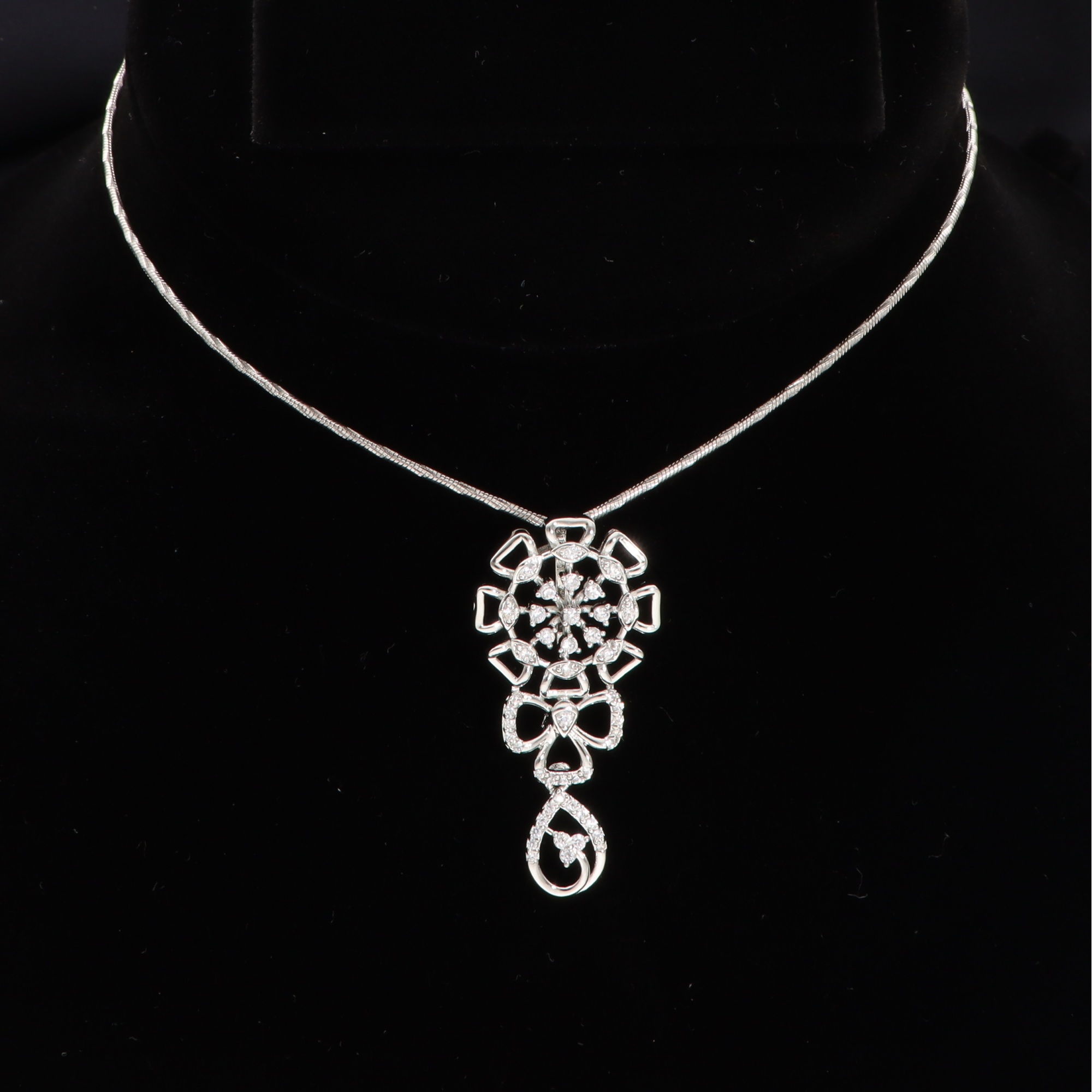 Silver Flower Pendent Set